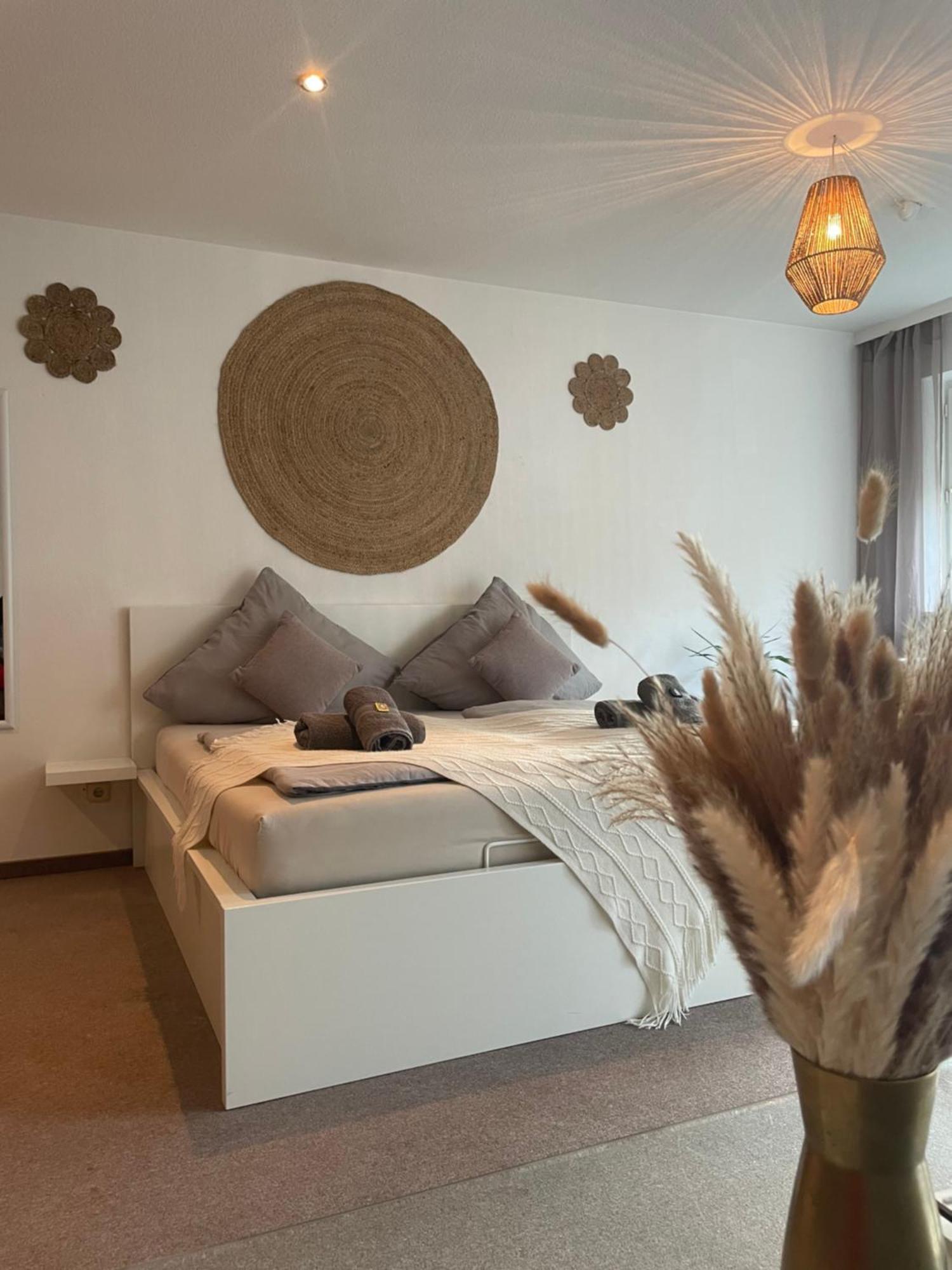 Kingsize Bett Boho Apartment Mit Tiefgarage Naehe Salzburg Freilassing Esterno foto