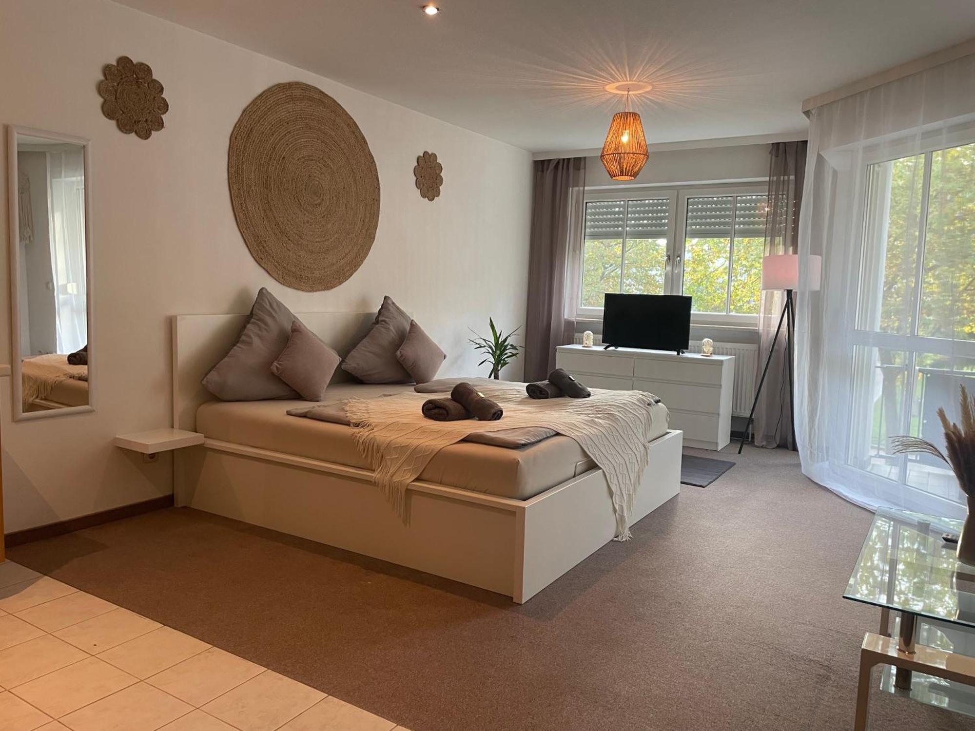 Kingsize Bett Boho Apartment Mit Tiefgarage Naehe Salzburg Freilassing Esterno foto